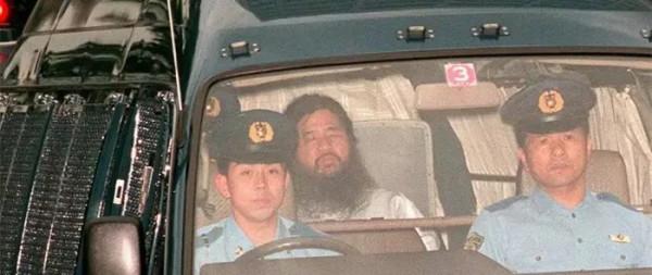 地鐵裡的殺人毒氣:邪教究竟是怎樣形成的? 地鐵裡的殺人毒氣:邪教究竟是怎樣形成的?