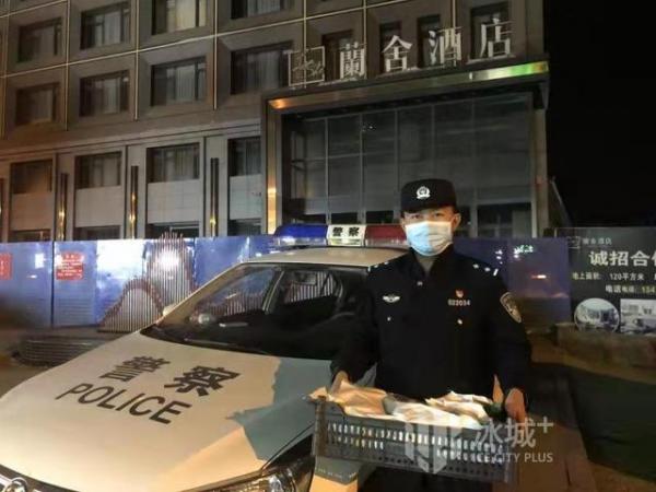 連美軍都能打哭的中國軍人，在國內咋就一點“威嚴”都沒了？