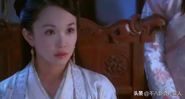 誰說鼻子高才出美人？這10位小鼻子、塌鼻子的女星，個個精緻可愛