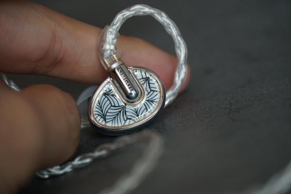 神奇的插頭調音，5年前千元內國產音質天花板耳機終迎繼任者