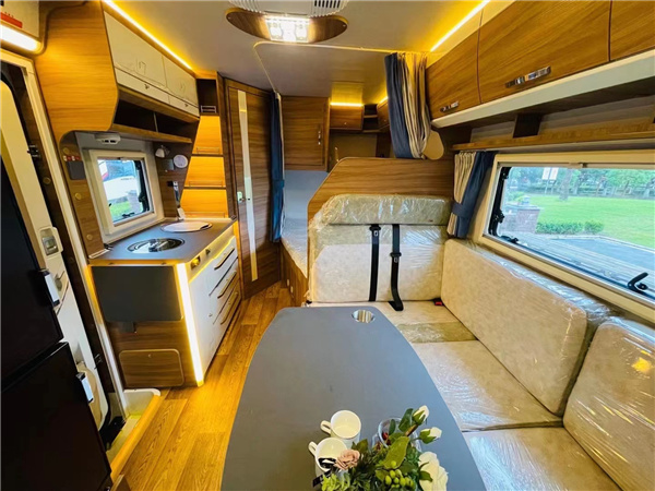 21款亞特Y8依維柯房車，依維柯最大內寬乾溼分離衛生間