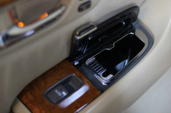 老車翻新:修復2005年凌志LS430,V8自吸大排量,一代神話再復活 老車翻新:修復2005年凌志LS430,V8自吸大排量,一代神話再復活