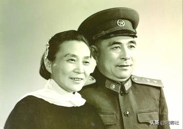 陳老總曾給這個中將改名,他說:可以改名,姓不能改,不能忘祖 陳老總曾給這個中將改名,他說:可以改名,姓不能改,不能忘祖