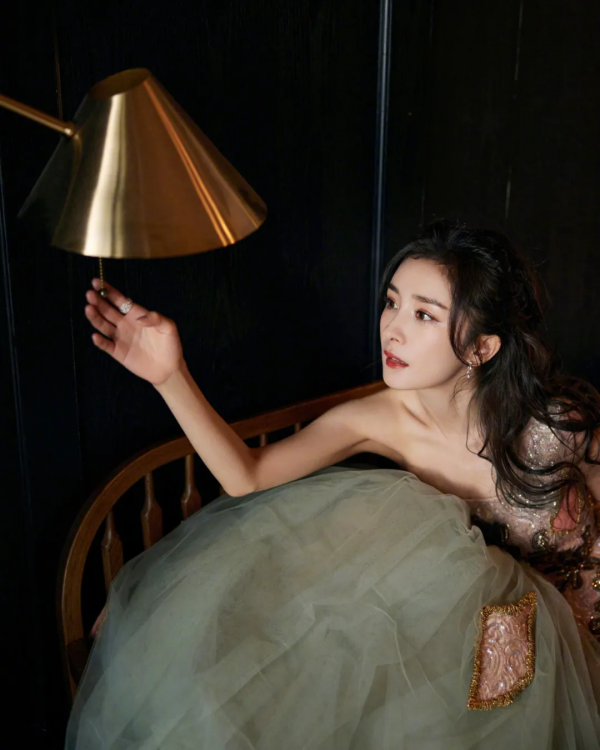 夢迴林蕭,楊冪的S形側顏太絕了 夢迴林蕭,楊冪的S形側顏太絕了