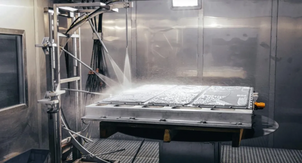 「e汽車」多項技術加持 看嵐圖如何講好中國電動品牌的安全故事