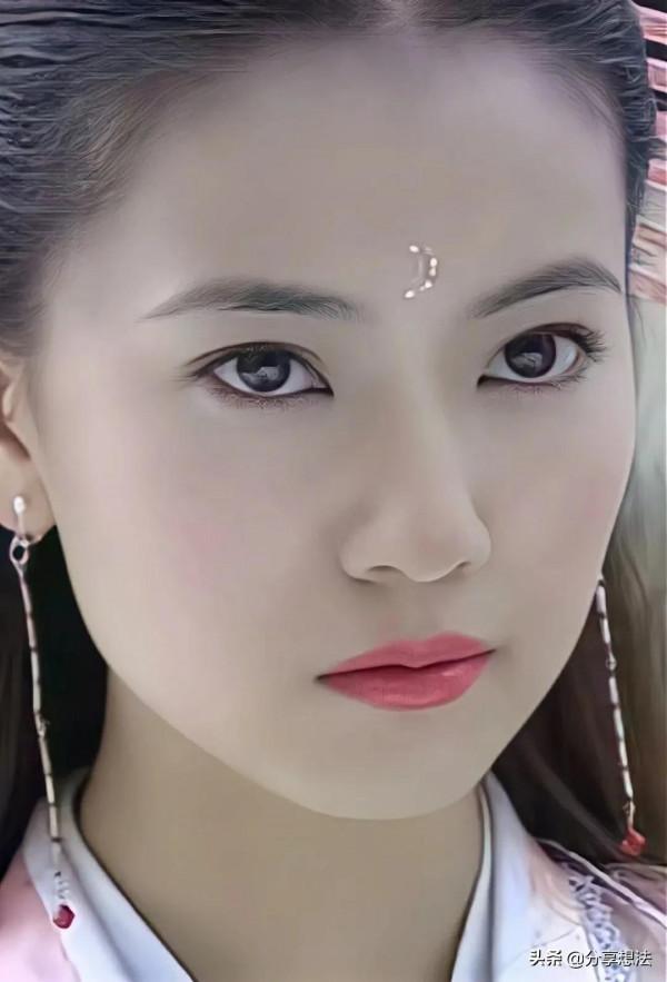 年輕時的高圓圓