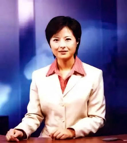 央視著名主持人張泉靈：嫁大丈夫，最紅時辭職，現在過得怎麼樣？
