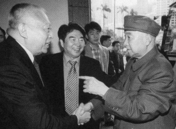 開國上將蕭克的孫子上學時，老師悄悄詢問：你家裡是不是很困難？