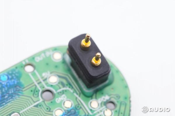 黑鯊鳳鳴真無線藍芽耳機拆解，自研超低延時，支援遊戲超低延時