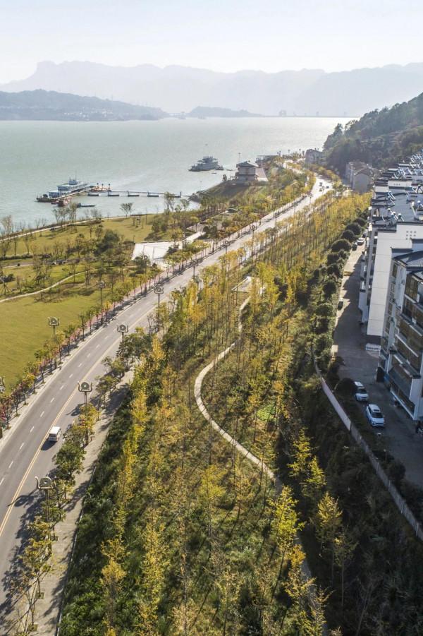 多彩庫岸三峽美