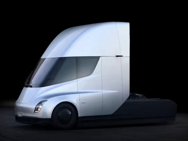 特斯拉半掛車開始交付 電能成本低 兩年回收投資