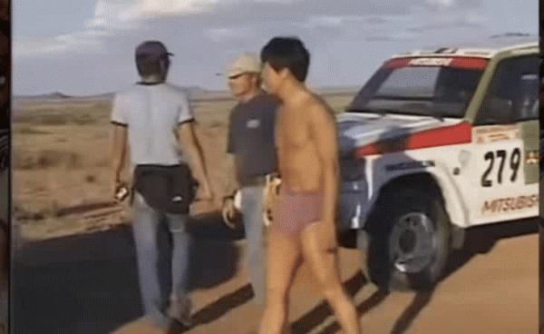 《我是誰》丟失的片段,成龍大戰犀牛,攝影師失誤造成永遠的遺憾 《我是誰》丟失的片段,成龍大戰犀牛,攝影師失誤造成永遠的遺憾