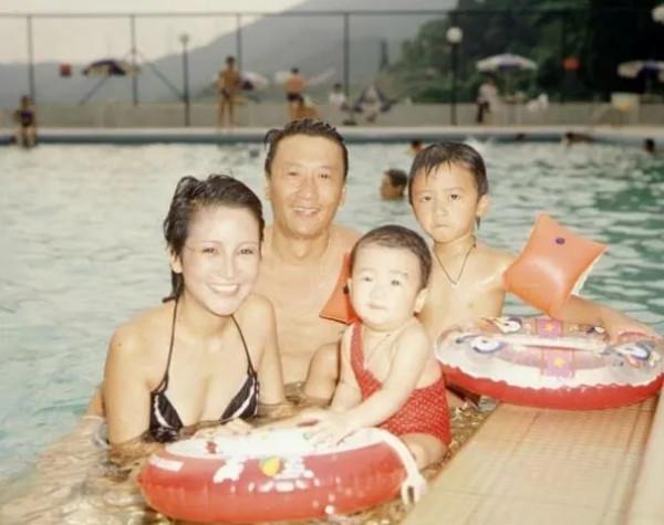 謝霆鋒愛過的6個女人,都是“姐姐輩”,最大大他8歲,最小3個月 謝霆鋒愛過的6個女人,都是“姐姐輩”,最大大他8歲,最小3個月