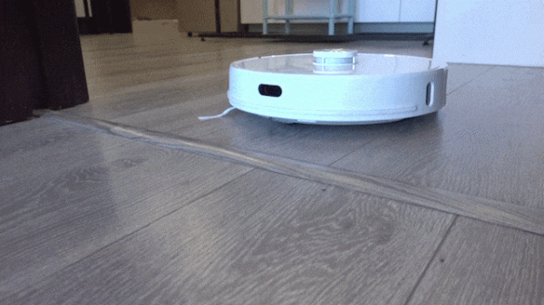 小白集塵掃地機器人V2 UV版測評：除菌無需親自動手