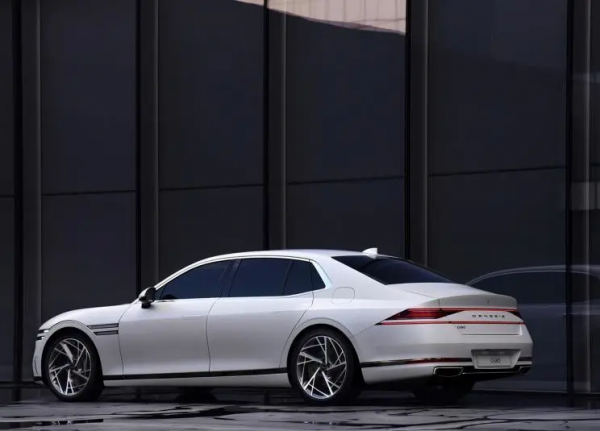 捷尼賽思G90內飾相當豪華！蔚來新車長這樣？