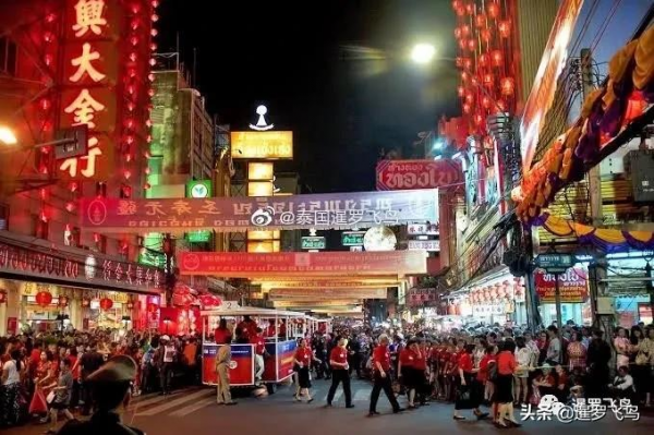泰國年味兒特別濃，唐人街是春節大廟會，各大商場爭奇鬥豔拼裝飾