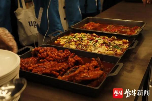 高校全魚宴,連吃十天不要錢!學生:親手喂大的魚真香 高校全魚宴,連吃十天不要錢!學生:親手喂大的魚真香