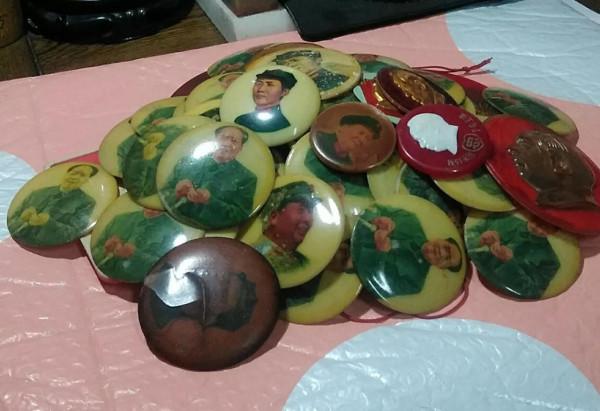 “世界第九大奇觀”——毛澤東像章 “世界第九大奇觀”——毛澤東像章