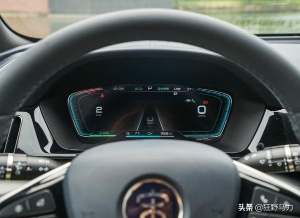 重點推薦尊貴型，比亞迪宋PLUS EV購車手冊