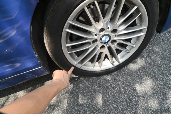 二手寶馬敞篷220i，年均一萬公里，還有M套件，二十多萬即可擁有