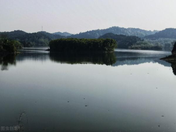 美麗景色，山山水水，交相輝映，如詩如畫