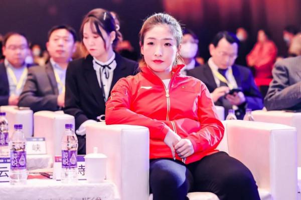 劉詩雯，她帶著光芒走來