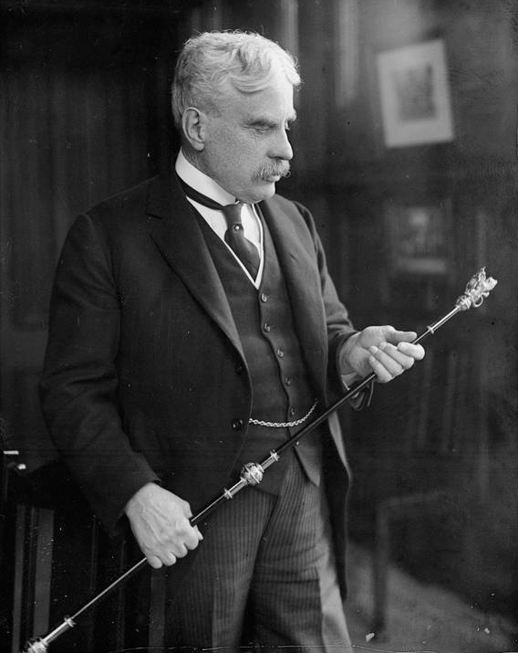 加拿大100元上的英國移民、也是最後一位被授予爵士頭銜的總理