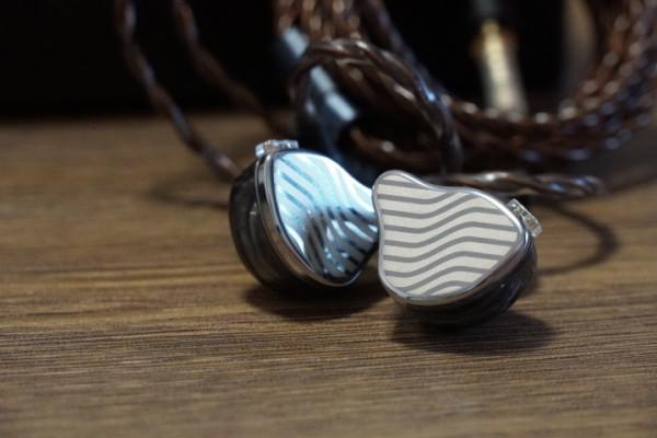 低價圈鐵耳機新里程碑：飛傲JH3，壓倒性的透明度和柔和感