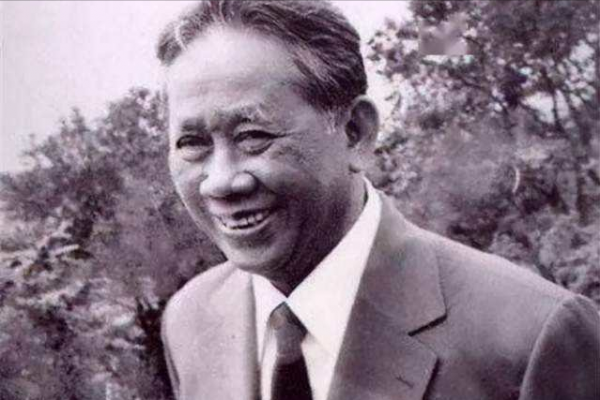 1981年，越南空軍上尉帶9人起義投奔中國，最後結局如何？