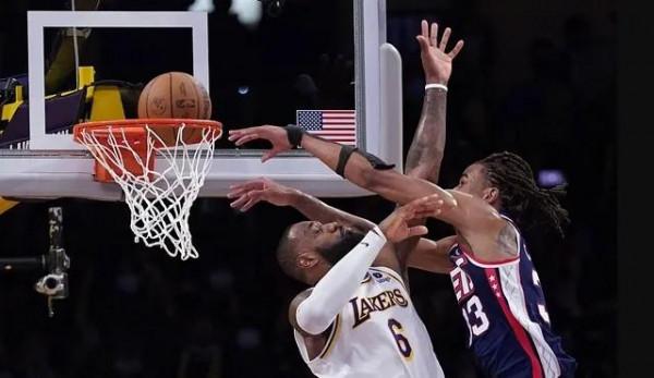 聖誕大戰紅黑榜，威少打鐵衝上熱搜，庫裡33分助勇士重返聯盟第一