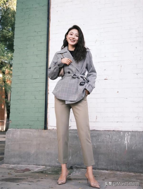 牛仔褲收起來吧！今年流行的毛呢大衣，配形體褲，妥妥的顯瘦顯高