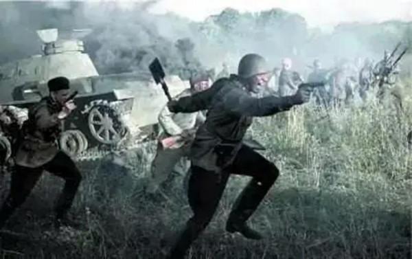 一把工兵鏟 為何能成為戰鬥民族近戰神器之一？看看其用途就明白了