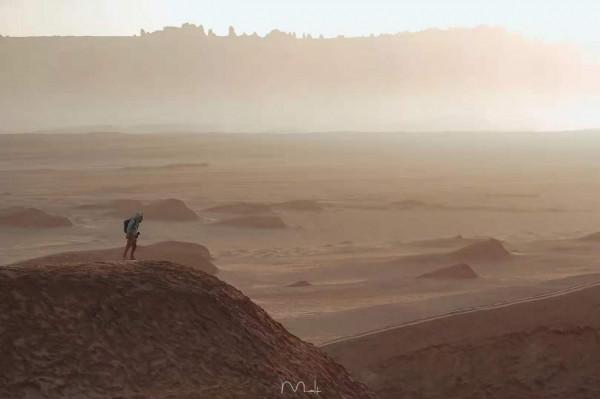 《無人區裡的穿行者們》