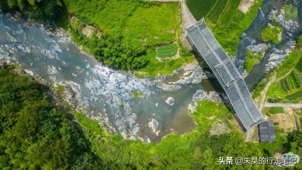 泰順最獨特的一座廊橋，不對稱的奇特結構，堪稱廊橋中的比薩斜塔