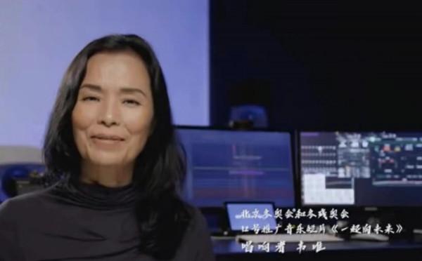 58歲韋唯時隔8年復出，獻唱北京冬奧太淚奔！久違亮相卻大變樣