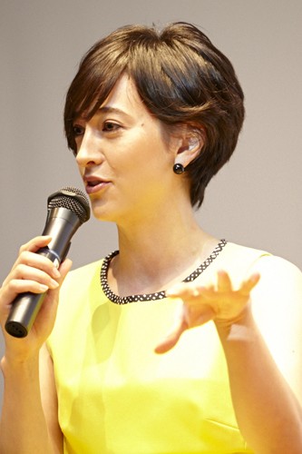38歲政界王子娶日本第一美人,因首相選舉只得一票,急於變老 38歲政界王子娶日本第一美人,因首相選舉只得一票,急於變老