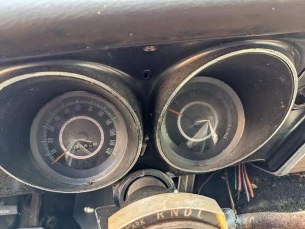 被時間遺忘的1967 年龐蒂亞克火鳥，經過修復即可重新上路行駛