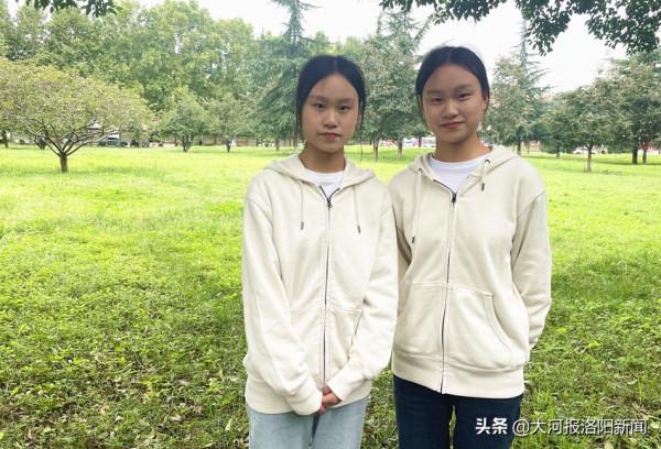 河南雙胞胎姐妹專升本考分一模一樣,能面部解鎖同1部手機、連感冒都一起 河南雙胞胎姐妹專升本考分一模一樣,能面部解鎖同1部手機、連感冒都一起