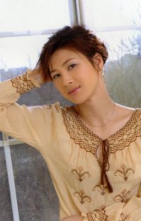 痴戀週一圍五年，32歲嫁富豪，40歲老公入獄，童蕾經歷了什麼？