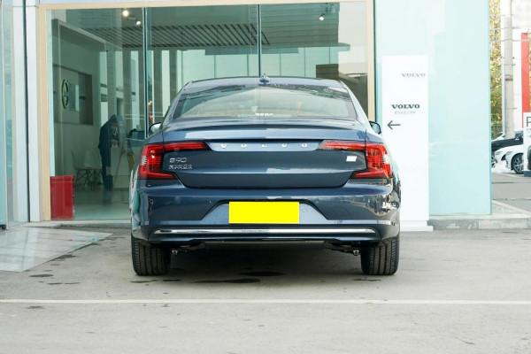 解析沃爾沃S90 RECHARGE，油耗1&period;8L，空間寬敞，值得購買嗎？