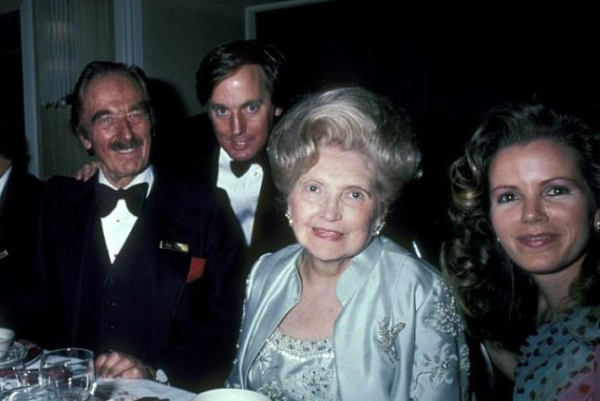 特朗普母親:做了8年保姆,嫁給富商成闊太,開著勞斯萊斯收硬幣 特朗普母親:做了8年保姆,嫁給富商成闊太,開著勞斯萊斯收硬幣