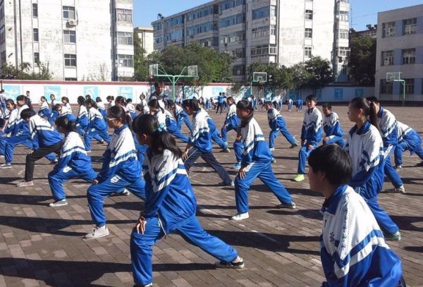 學生遇到校園暴力,父母的態度很重要,嘗試讓孩子做到3件事 學生遇到校園暴力,父母的態度很重要,嘗試讓孩子做到3件事