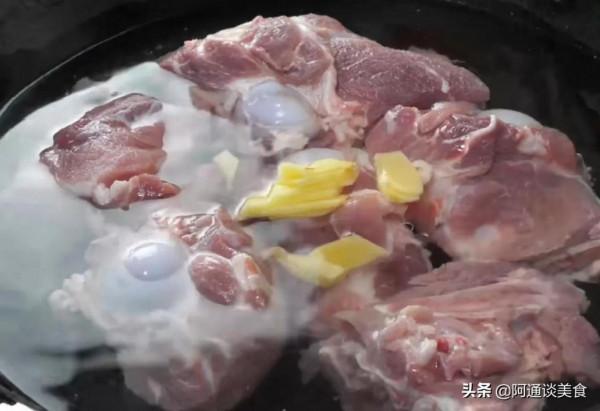 醬大骨頭的詳細教程，成品醬味十足，香爛入味，好吃解饞不油膩