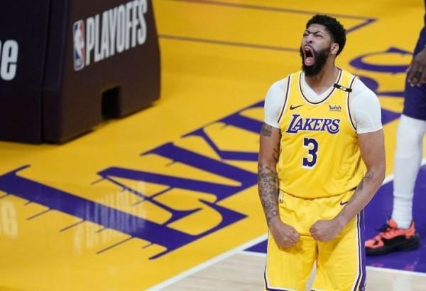 詹姆斯30+10湖人雙殺火箭喜提三連勝,詹姆斯迎來新里程碑 詹姆斯30+10湖人雙殺火箭喜提三連勝,詹姆斯迎來新里程碑