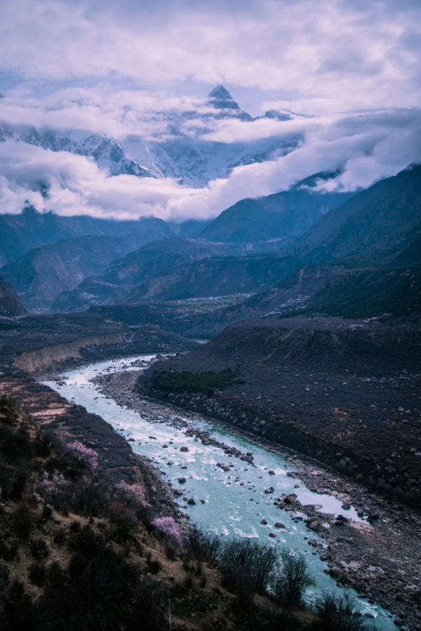 兩年以前，我們說走就能走，可以去任何想去的地方