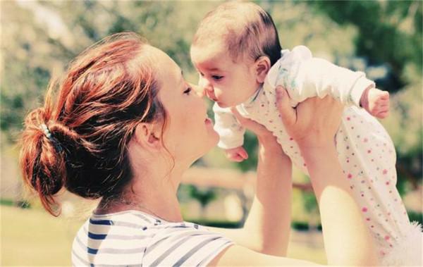 人都是女性生的，在人類出現前，世界上第一個女性是從哪裡來的？