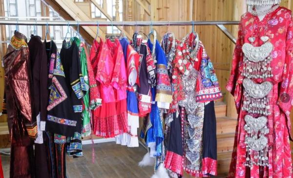 國慶假期舊州古城花樣多遊客眼花繚亂 國慶假期舊州古城花樣多遊客眼花繚亂