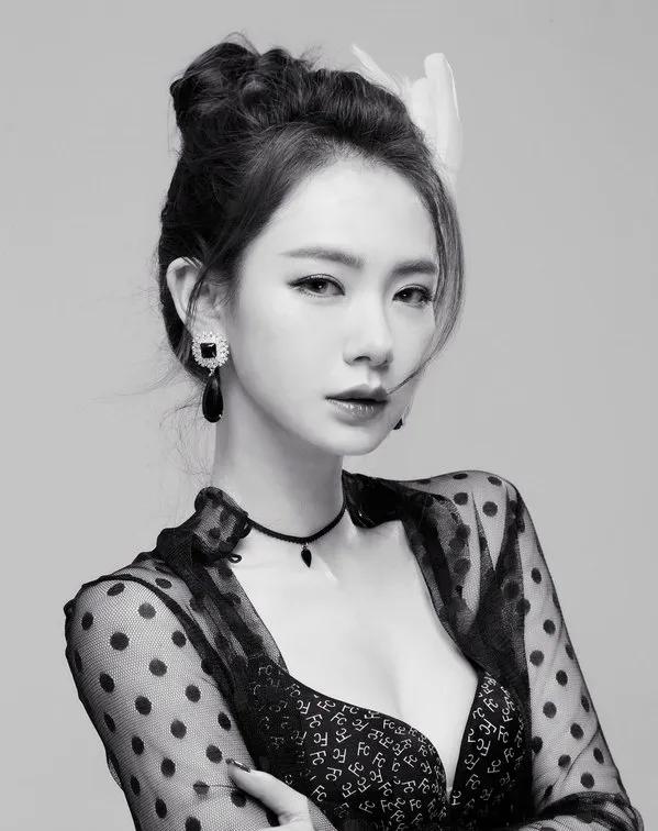 戚薇,典型的川妹子 戚薇,典型的川妹子