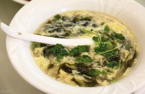 紫菜雞蛋湯，最忌雞蛋直接下鍋，教你3妙招，雞蛋不散花湯鮮味美