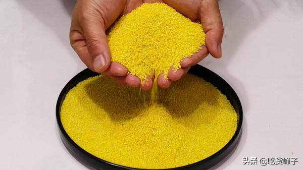 小米和雞蛋一起做，原來這麼好吃，不煮粥不蒸糕，出鍋孩子搶著吃